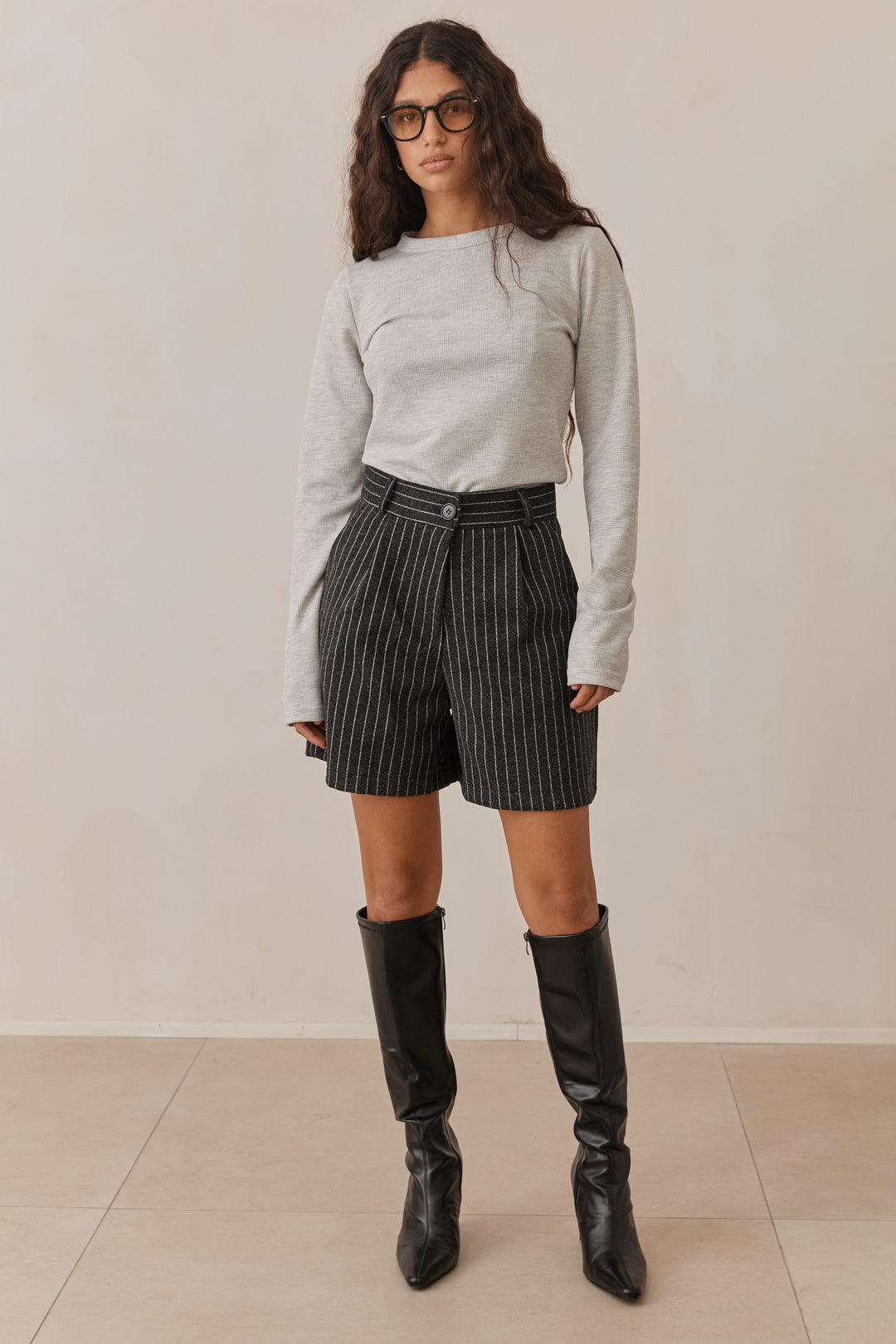 מכנסי שורט דייזי סטרייפס | אפור כהה