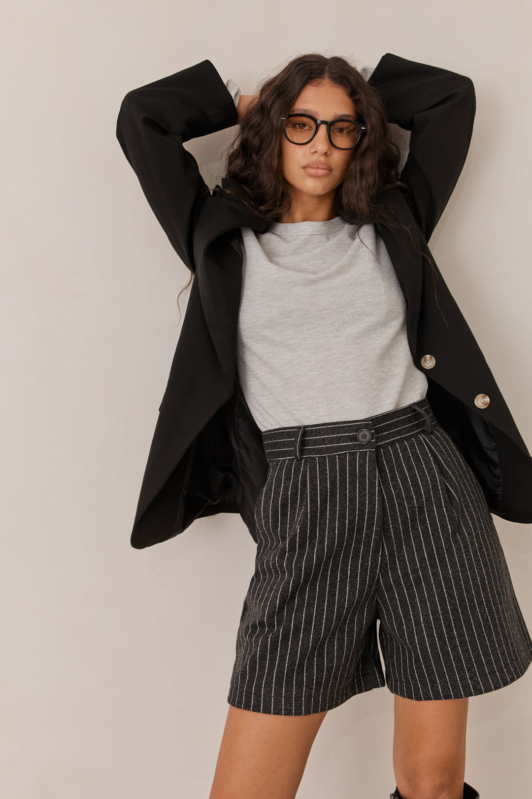 מכנסי שורט דייזי סטרייפס | אפור כהה