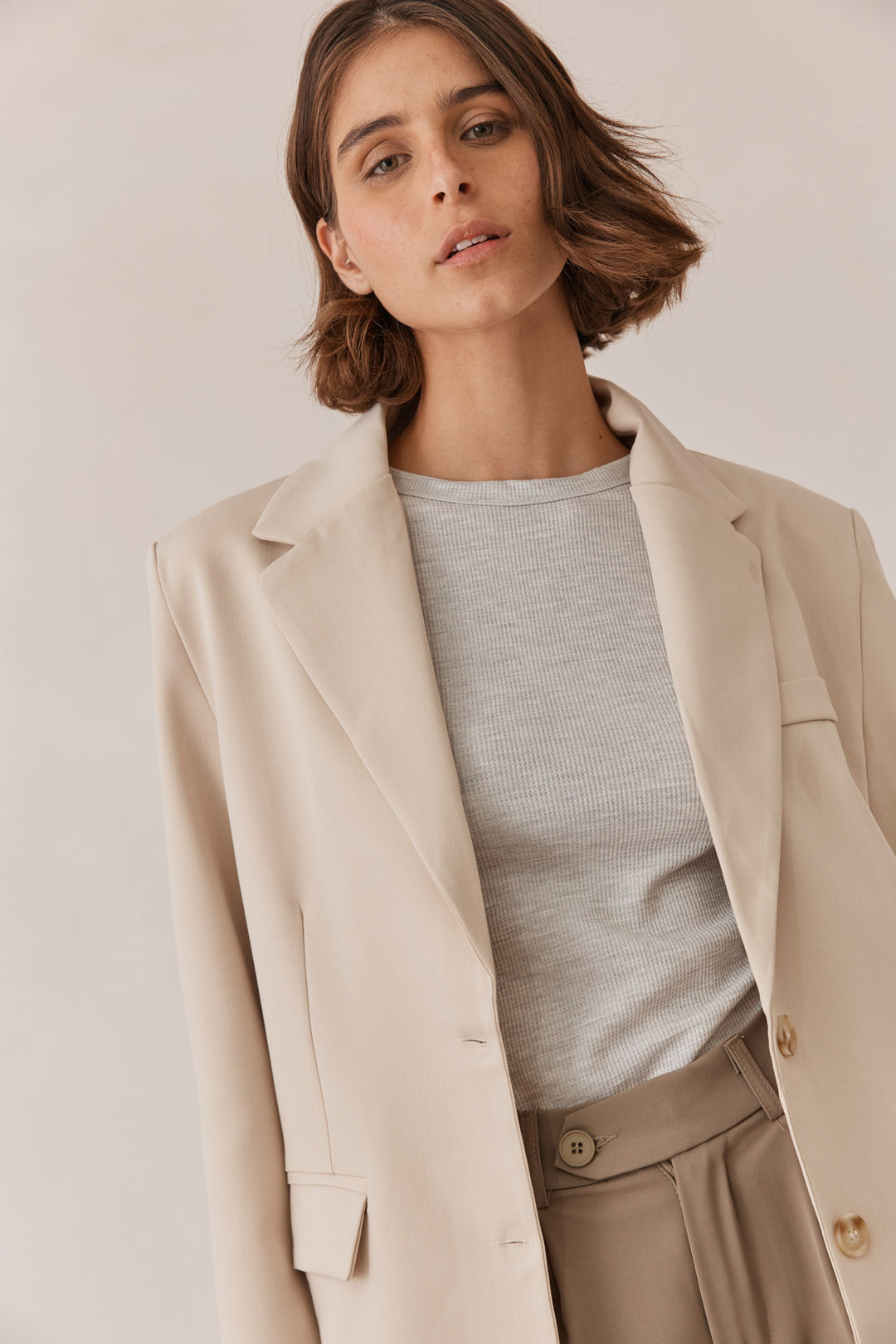 בלייזר מחויט אוברסייז רומי | בז׳