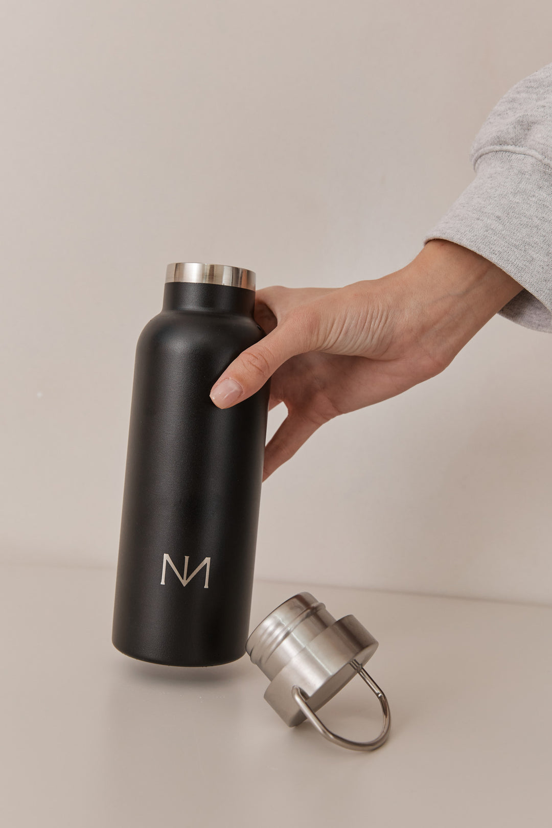 בקבוק תרמי נורי בשילוב לוגו | שחור
