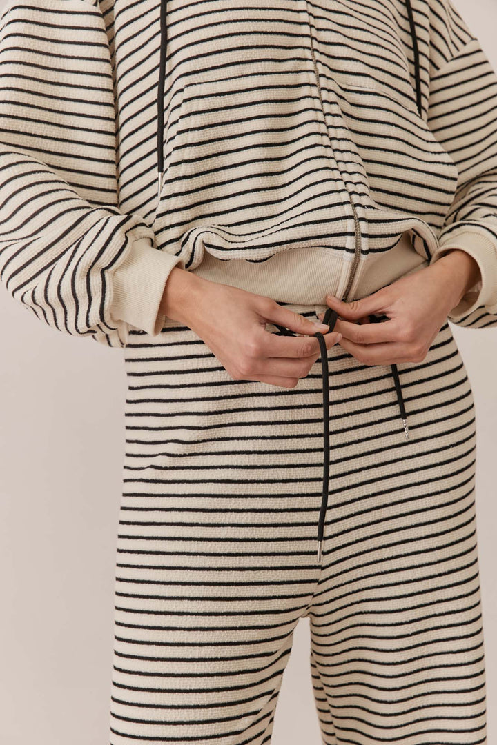 מכנסי סטרייפס קייט | לבן/שחור
