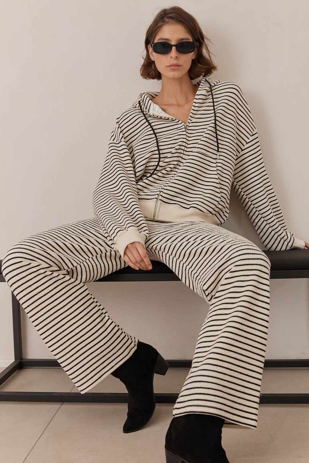 מכנסי סטרייפס קייט | לבן/שחור