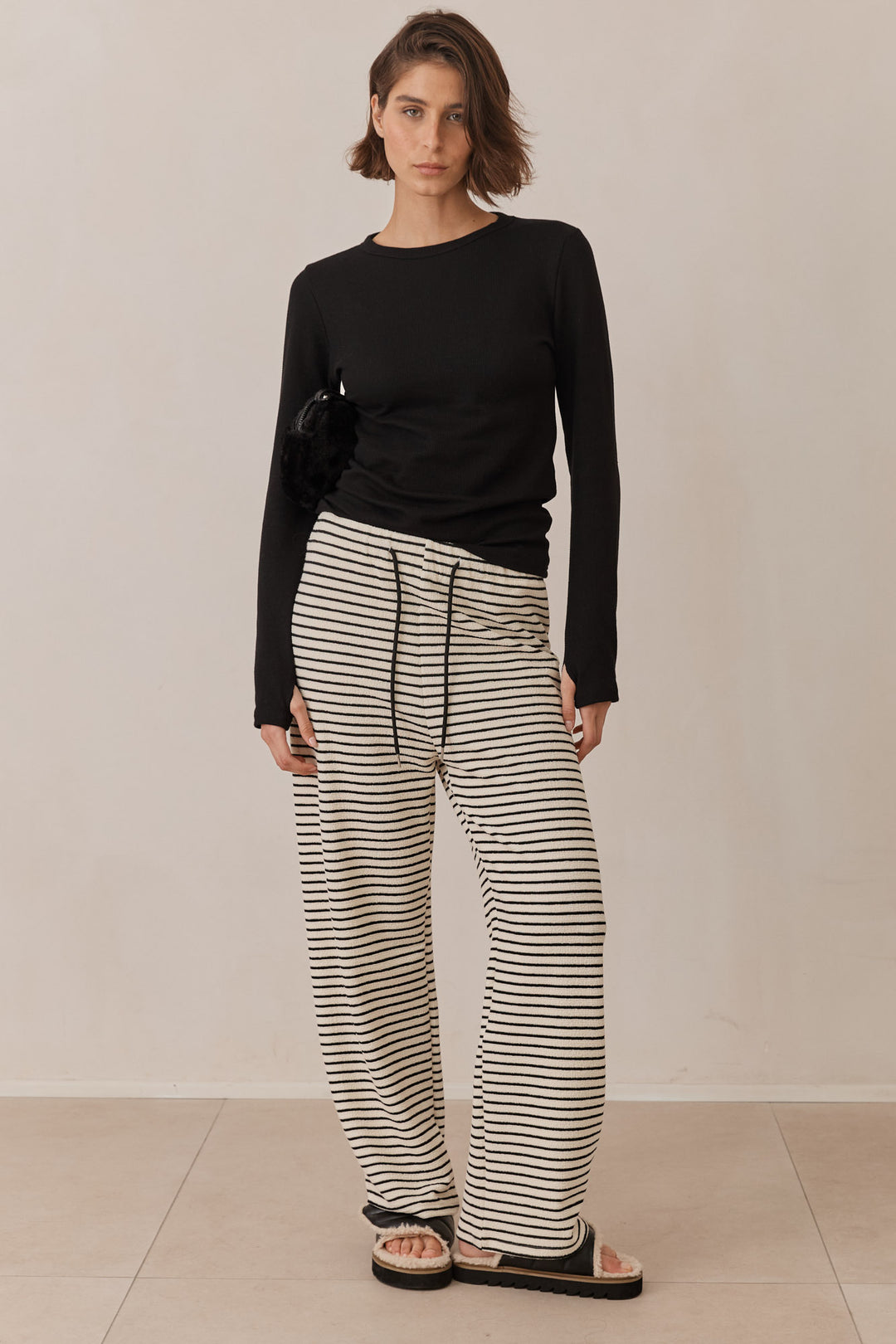 טי שירט לני וופל שרוולי כפפה | שחור