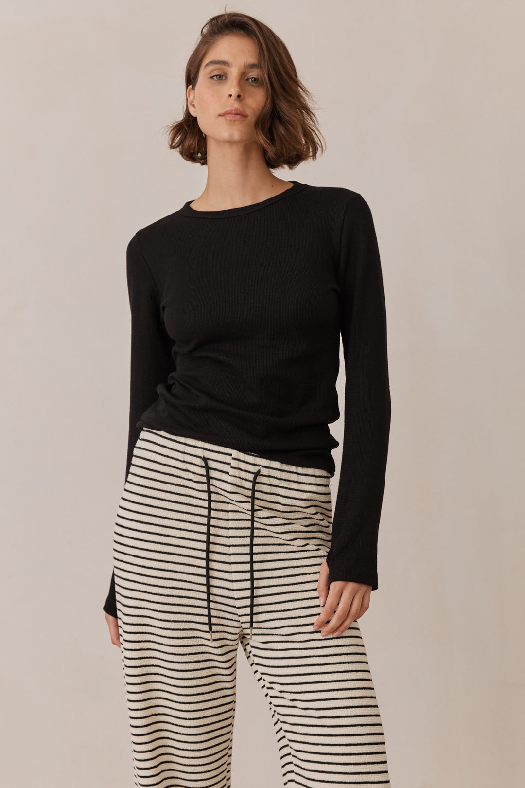 טי שירט לני וופל שרוולי כפפה | שחור