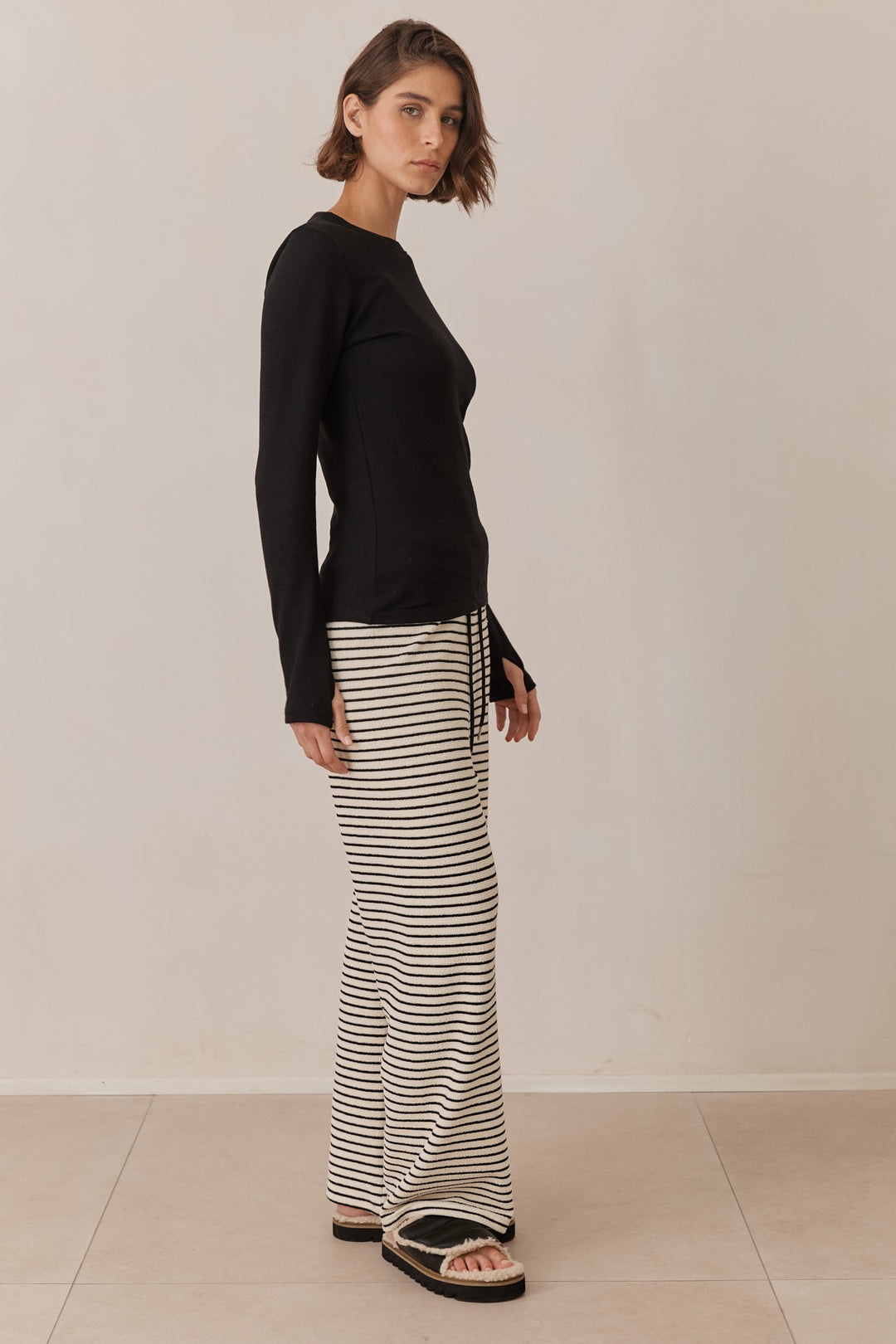 טי שירט לני וופל שרוולי כפפה | שחור