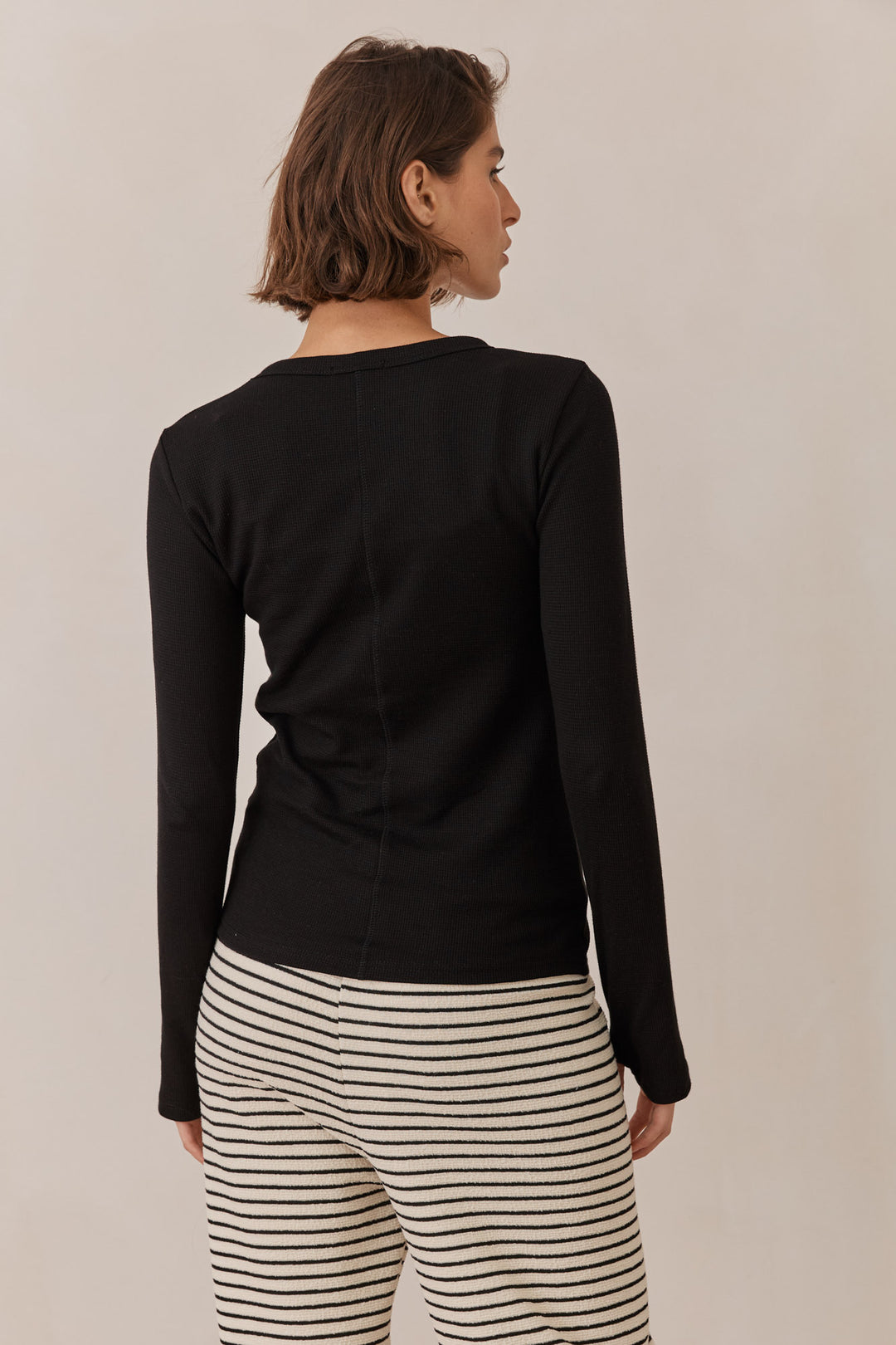 טי שירט לני וופל שרוולי כפפה | שחור