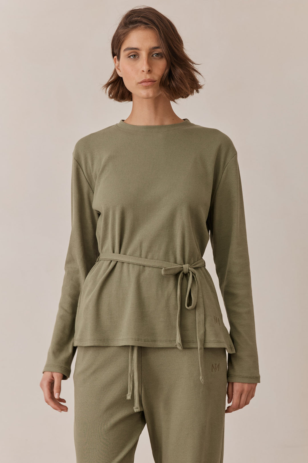 חולצת מארני בד ריב בשילוב קשירה ורקמת לוגו | ירוק זית