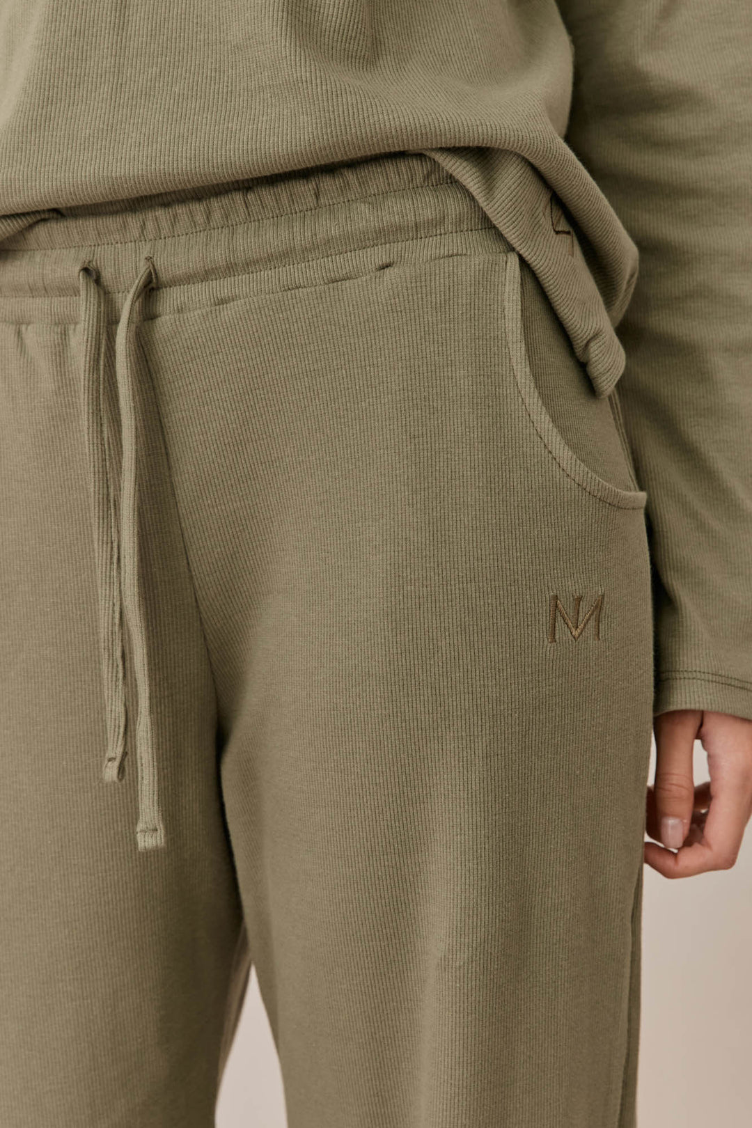 מכנסי מארני בד ריב בשילוב רקמת לוגו | ירוק זית