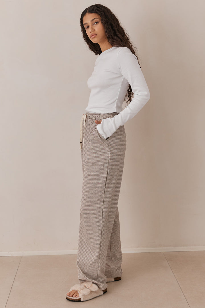 מכנסי סטרייפס אלן בשילוב שרוכי לוגו | חום/לבן