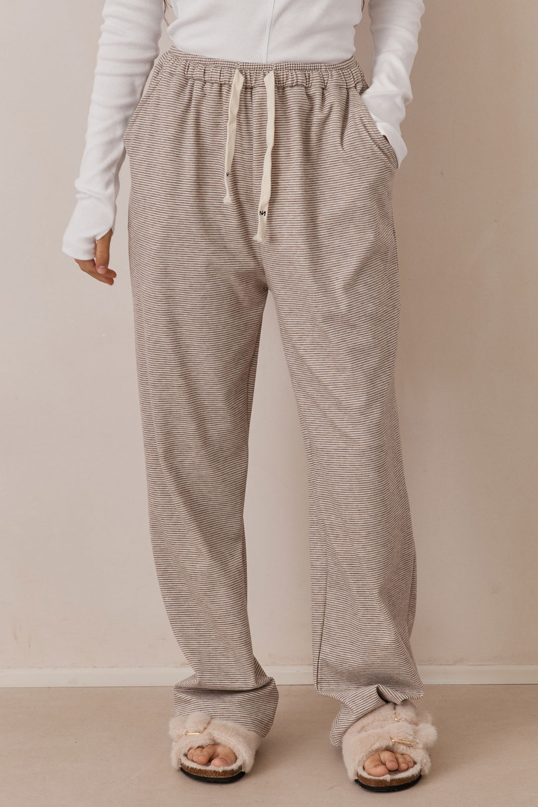 מכנסי סטרייפס אלן בשילוב שרוכי לוגו | חום/לבן