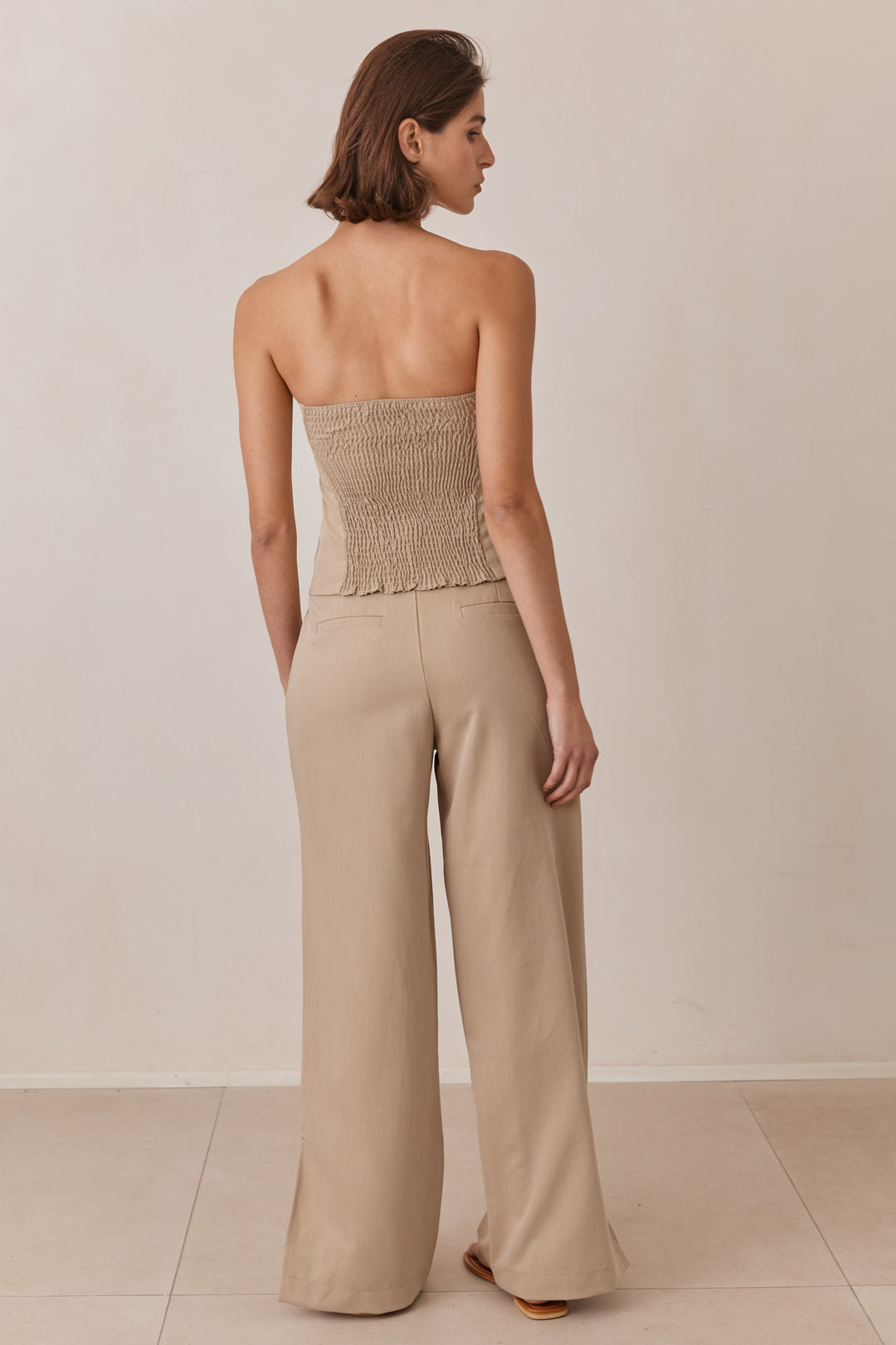 סטרפלס אליס מחויט בשילוב כפתורים | בז'