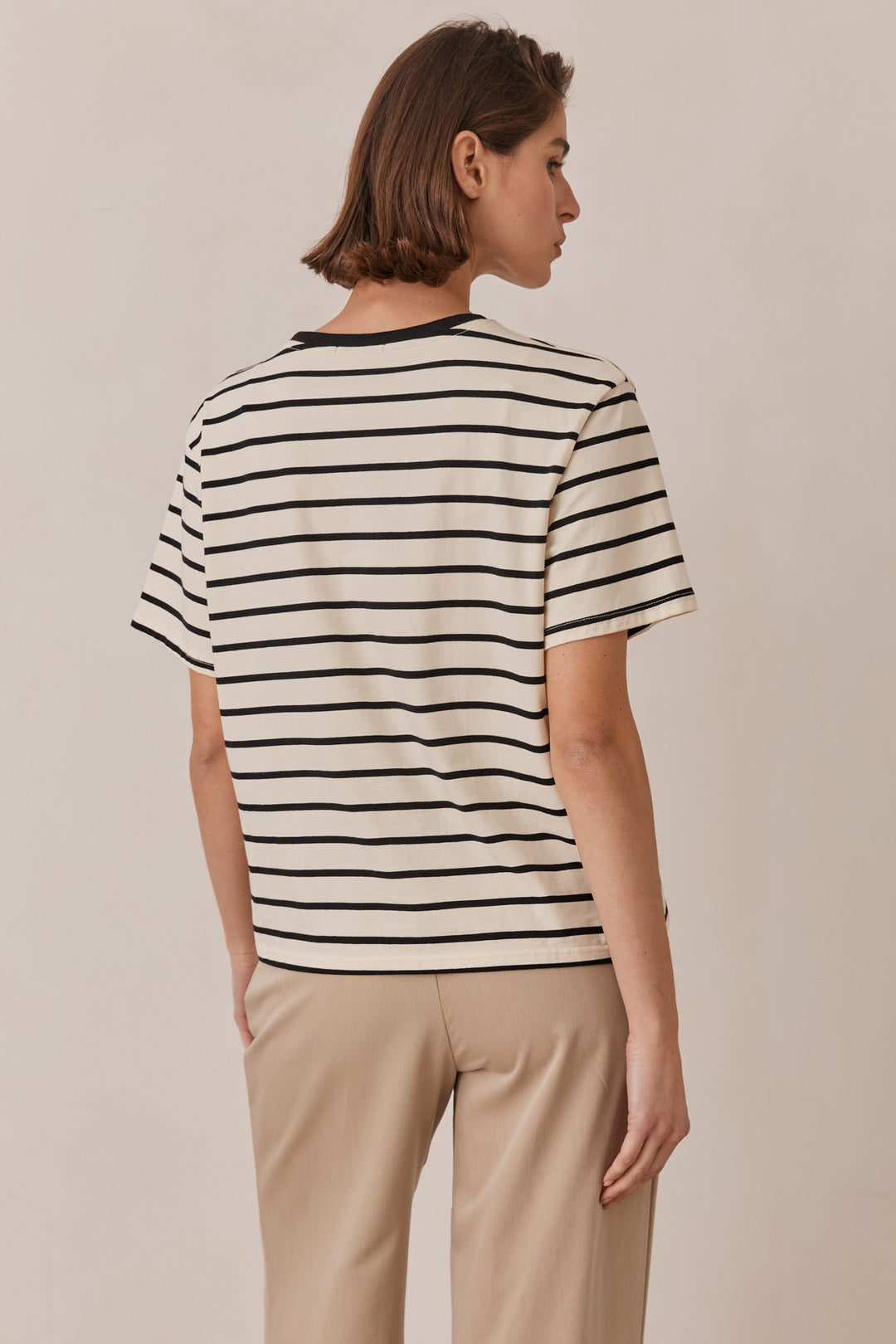 טי שירט אלכס סטרייפס | שמנת/שחור