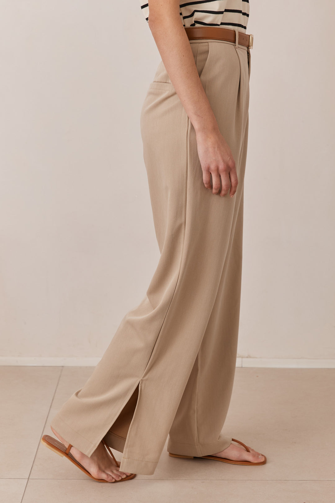 מכנסי אליס מחויטים | בז'