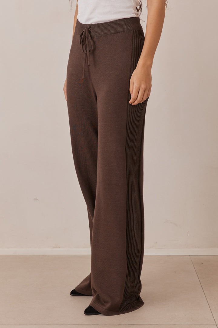 מכנסי סריג איב טקסטורת פסים צידית | חום