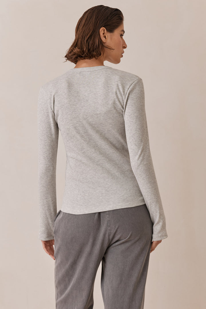 חולצת מיה בד ריב שרוולי כפפה ותפר קדמי | אפור