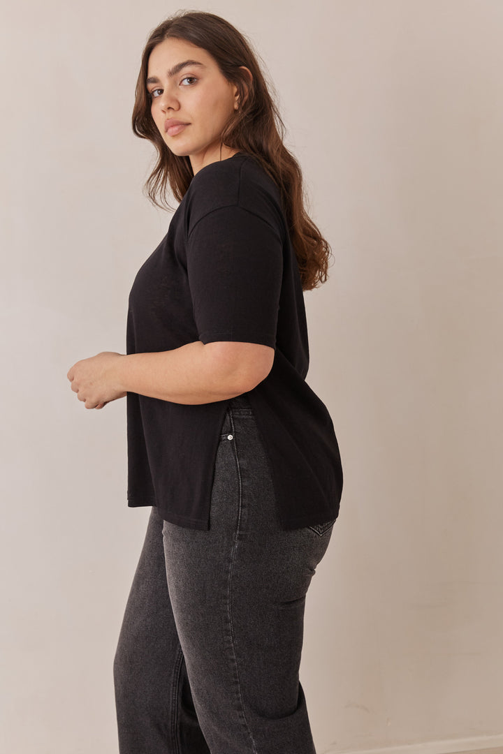 טי שירט אייברי גזרה אוברסייזית שקפקפה | שחור