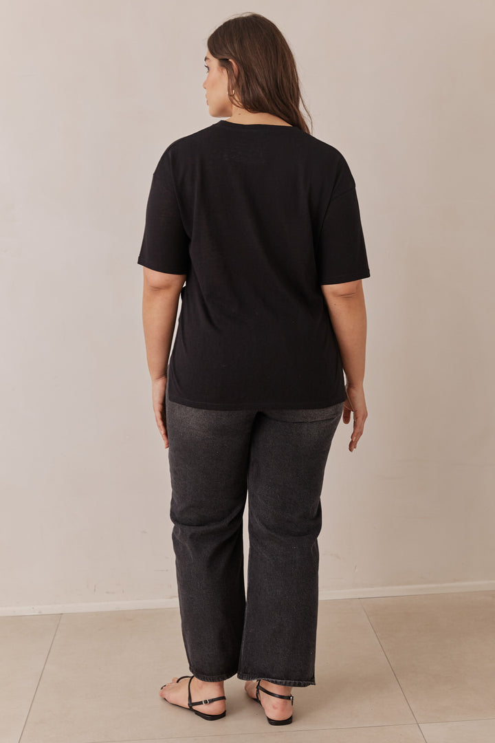 טי שירט אייברי גזרה אוברסייזית שקפקפה | שחור