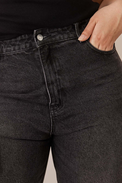 מכנסי דנים בויפרנד נינה בשילוב רקמת לוגו | שחור