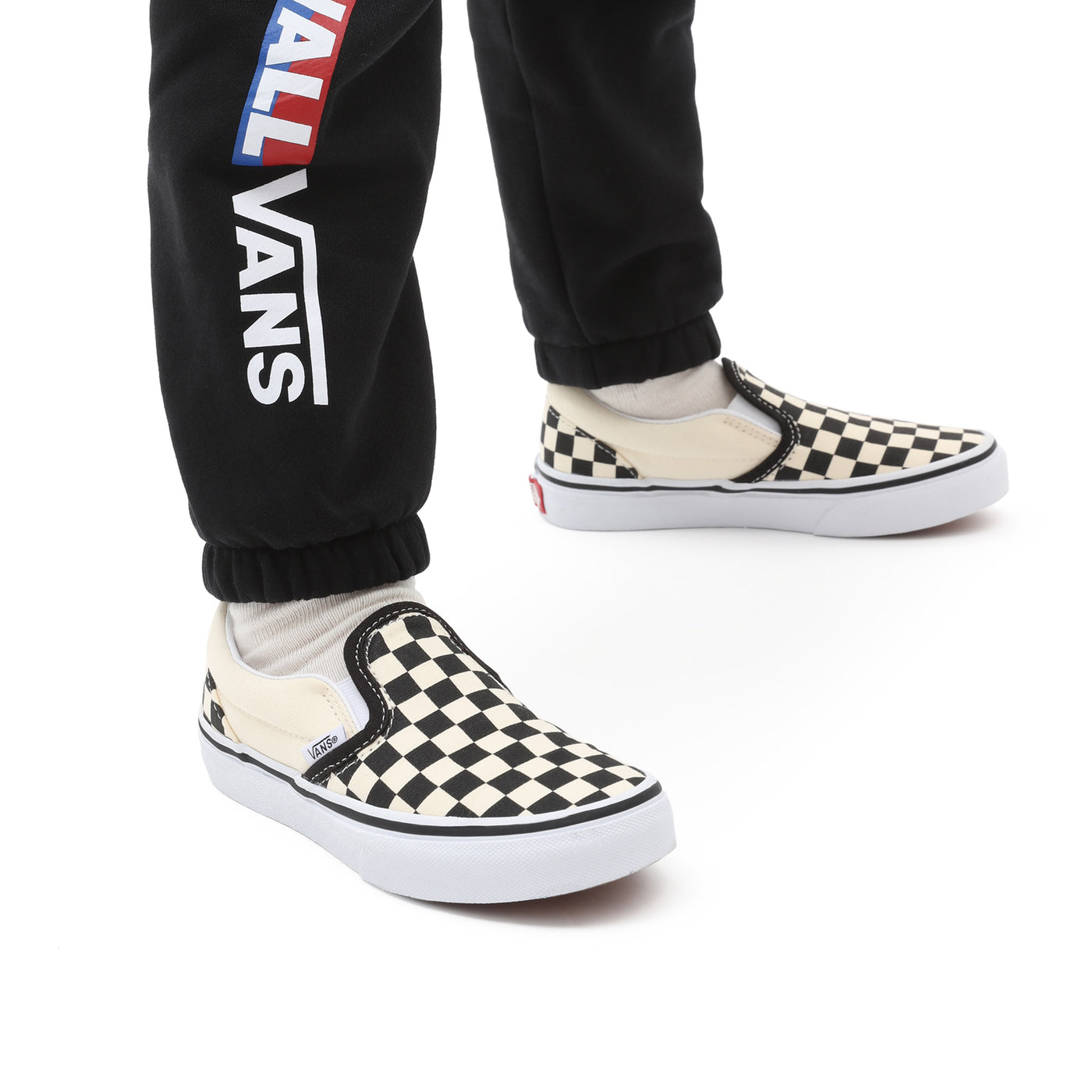 VANS- דגם UY Classic Slip-On | לבן/שחור