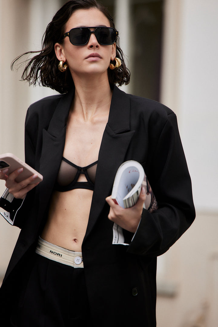 חזיית רשת נסיס בשילוב ברזלים | שחור