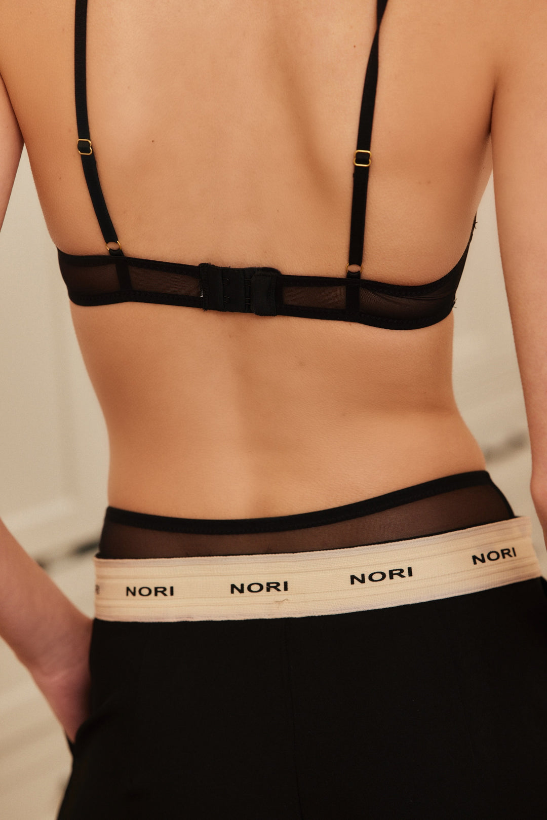 תחתוני חוטיני רשת נסיס | שחור