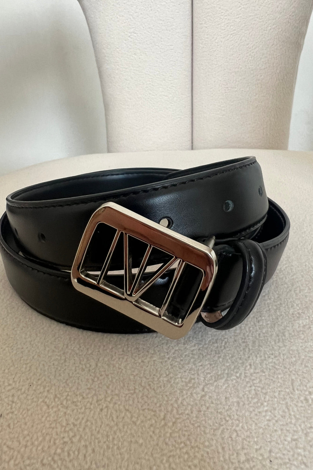 חגורת לוגו MN | שחור/כסף
