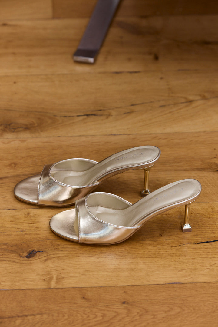 נעלי עקב מיילו בשילוב רצועה | זהב