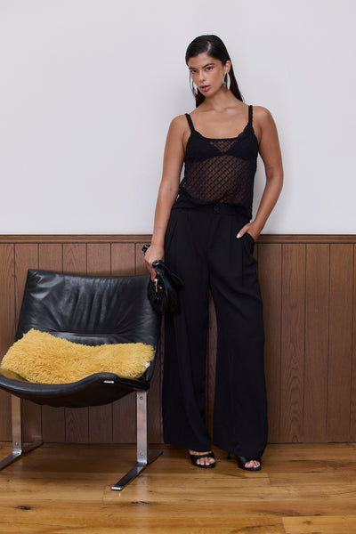 גופיית פסיה שקפקפה עם עיטורי רקמה | שחור