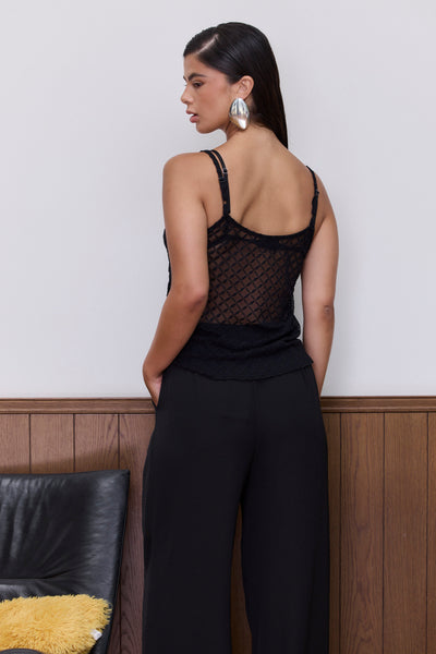 גופיית פסיה שקפקפה עם עיטורי רקמה | שחור