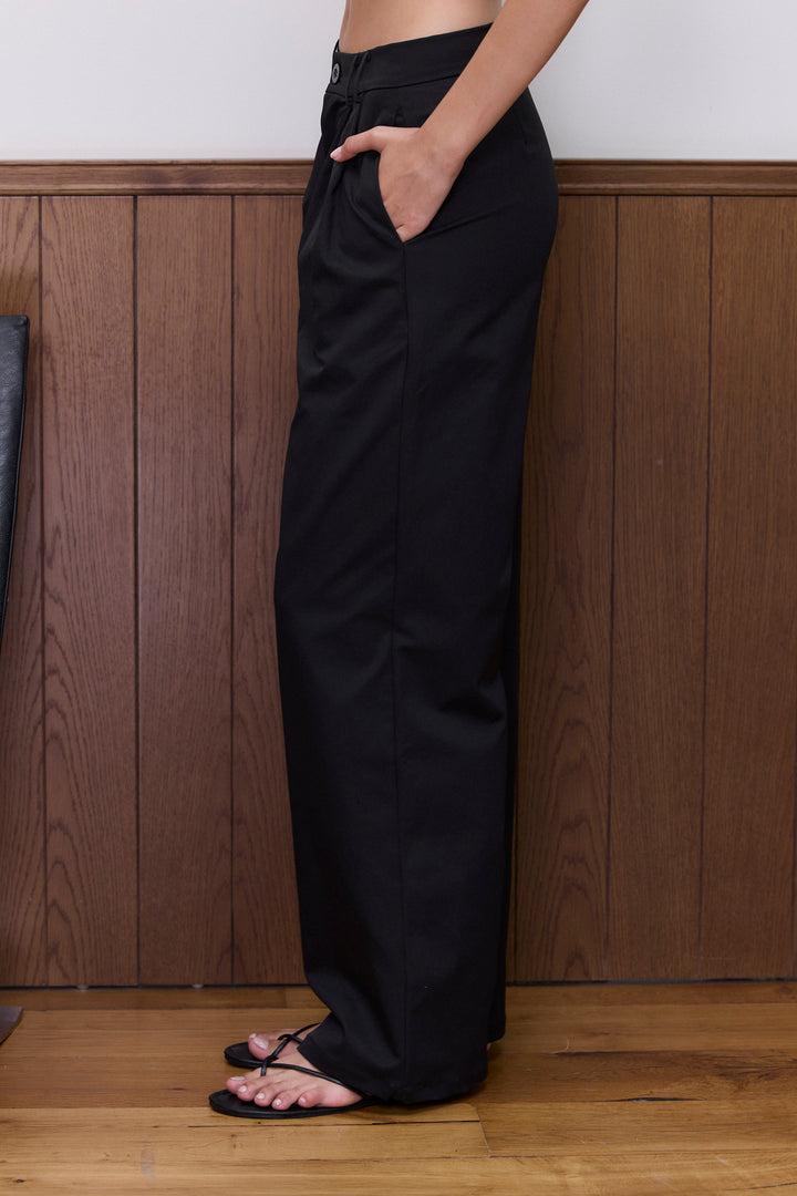 מכנסי כריסטה גזרה ישרה | שחור