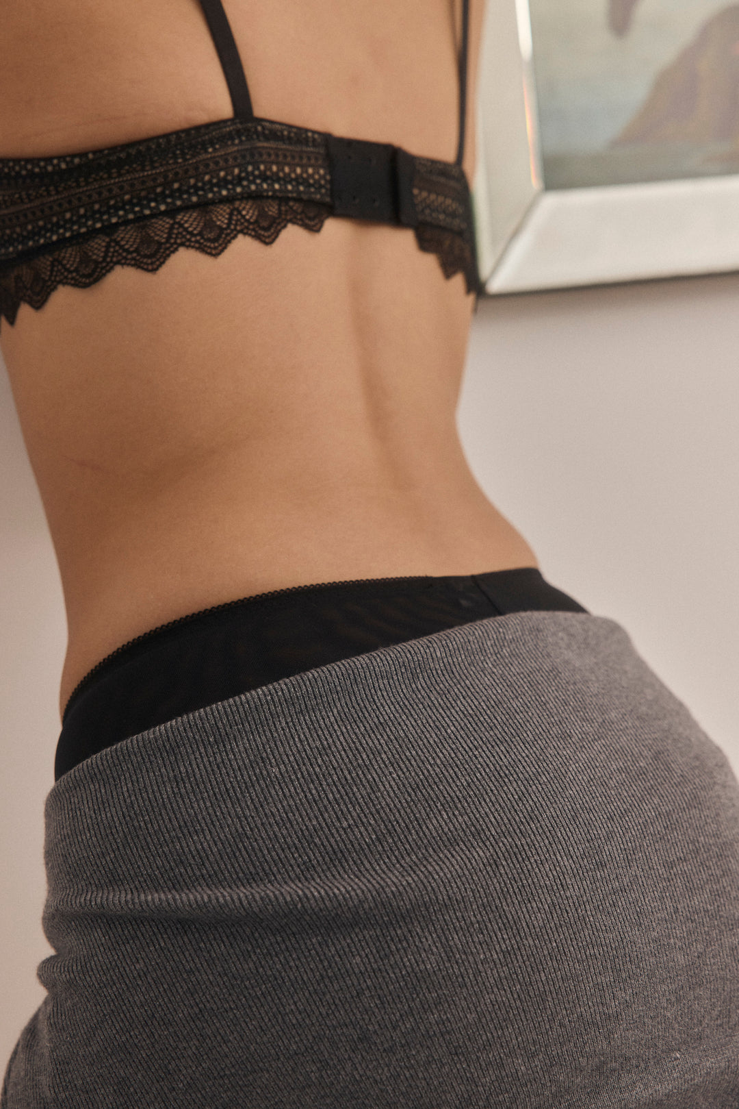 חזיית תחרה אמילי בשילוב בטנה | שחור