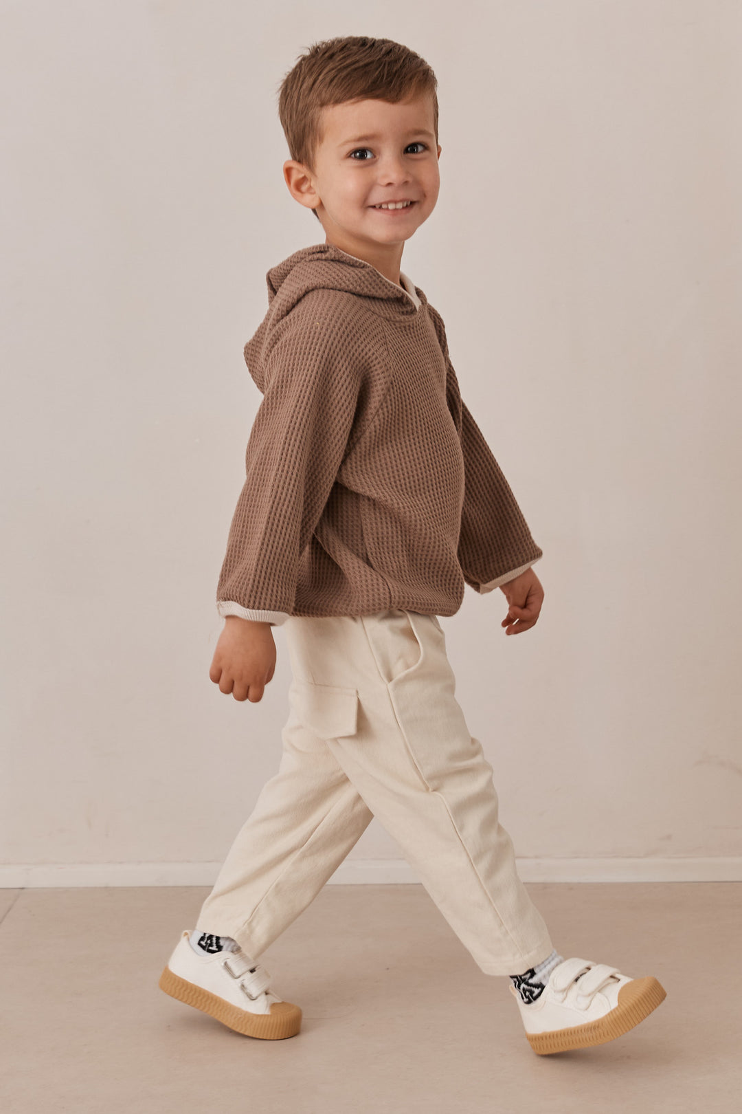 סוויטשירט מבד וופל בשילוב קפוצ'ון | חום