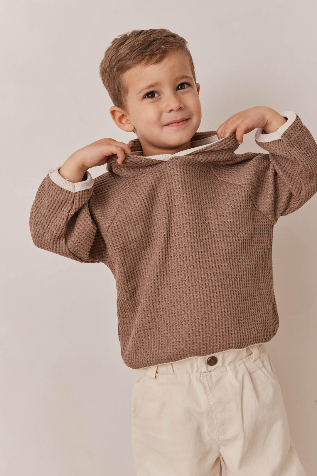 סוויטשירט מבד וופל בשילוב קפוצ'ון | חום