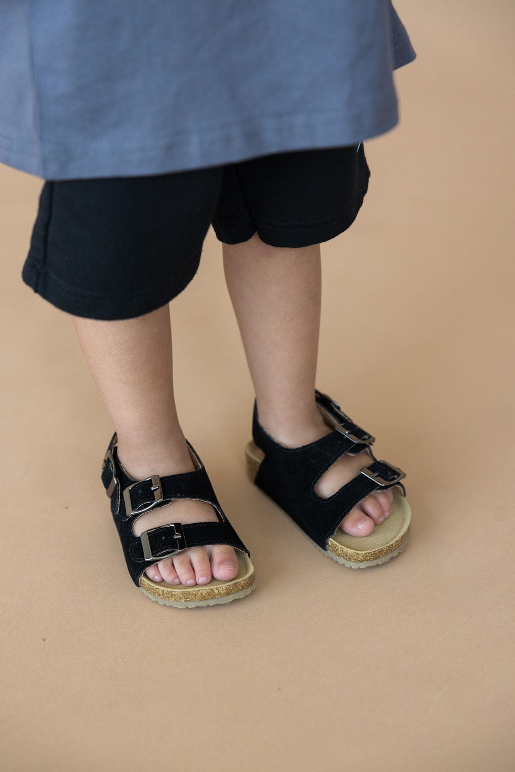 סנדלי שרי רצועה כפולה | שחור