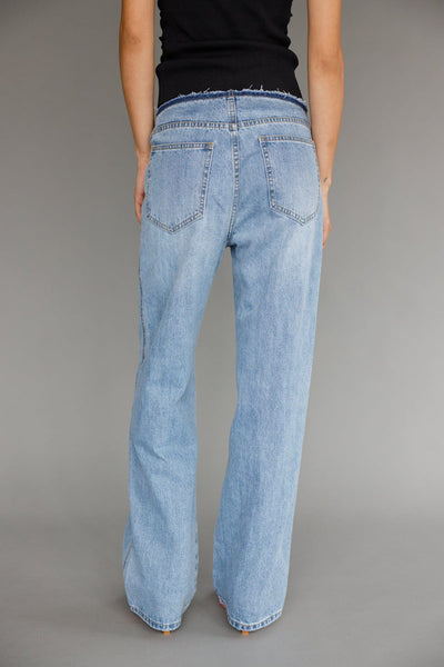 מכנסי דנים אשלי בשילוב חגורה גזורה | ג'ינס