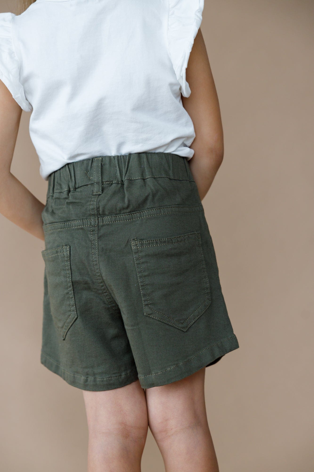 מכנסי שורט סאני בשילוב גומי במותן | ירוק