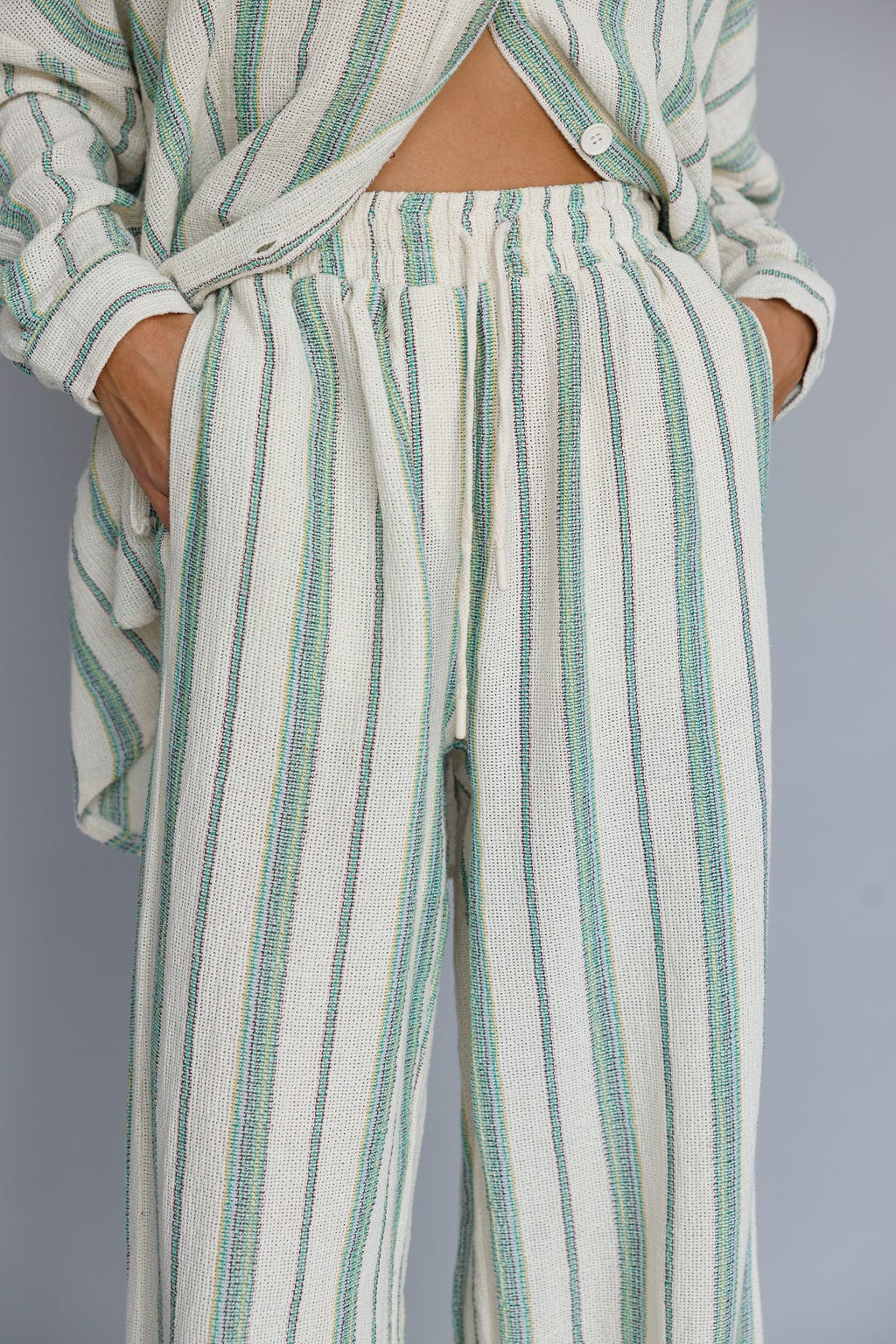 מכנסי קלואי סטרייפס | בז'/ירוק