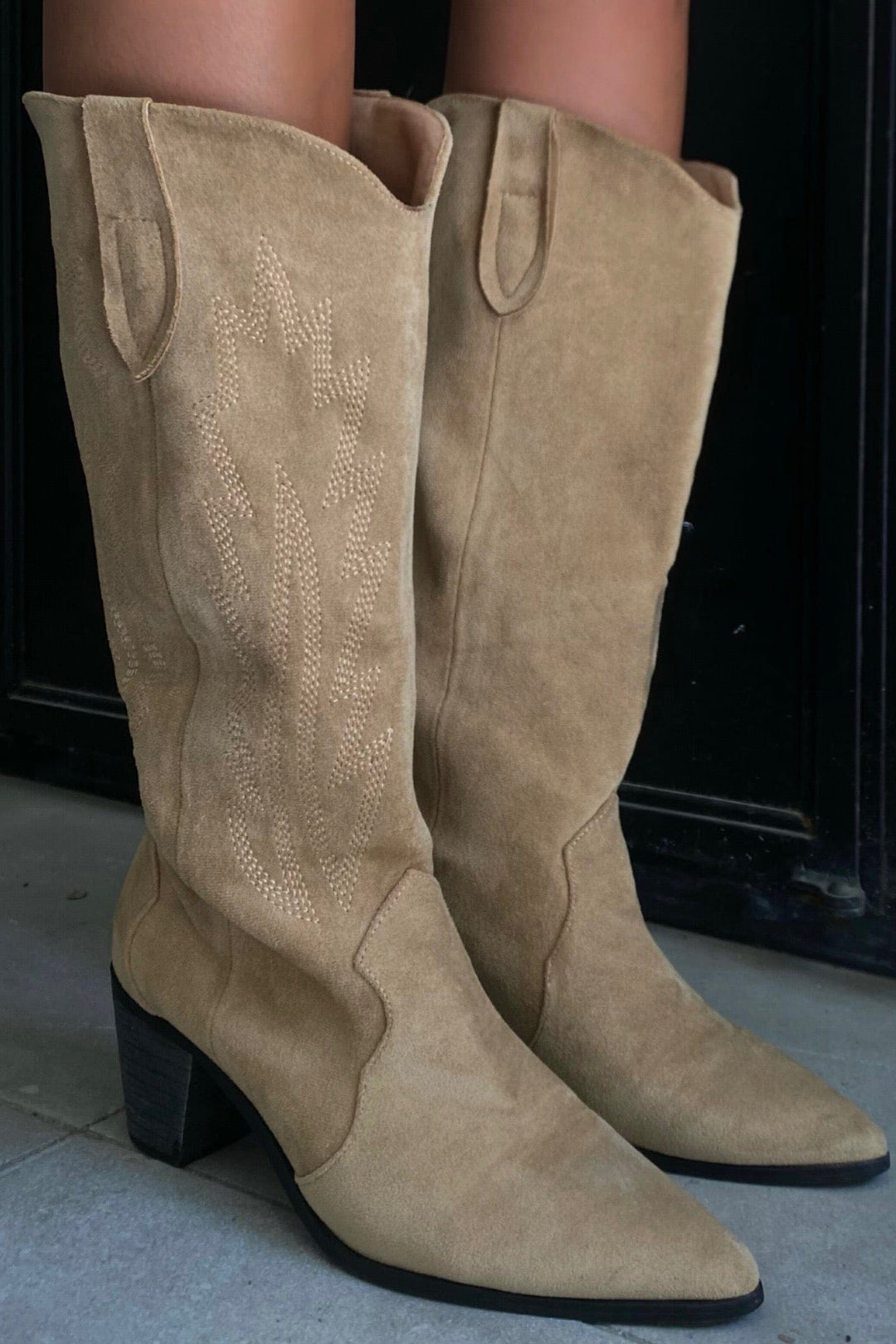 מגפי בוקרים אן דמוי זמש בשילוב תיפורים | חום